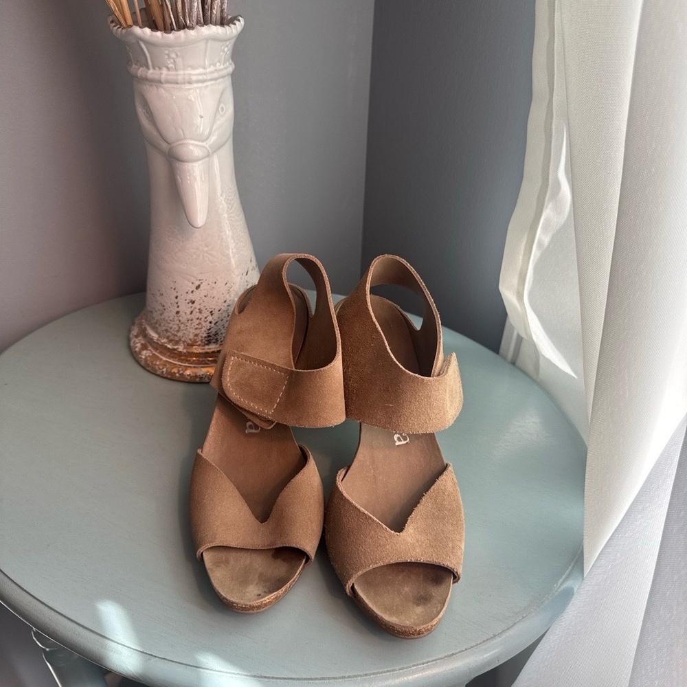 Pedro Garcia Womens Wedge Sandals Size 37 Tan Suede Ankle Strap‎ Bohemian